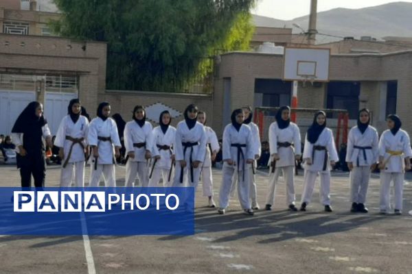 هفته تربیتبدنی در دبیرستان فرشتگان ناحیه ۴شیراز