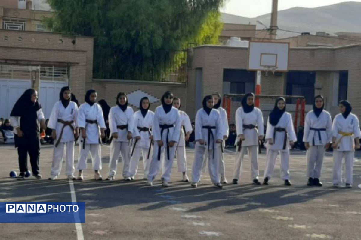 هفته تربیتبدنی در دبیرستان فرشتگان ناحیه ۴شیراز