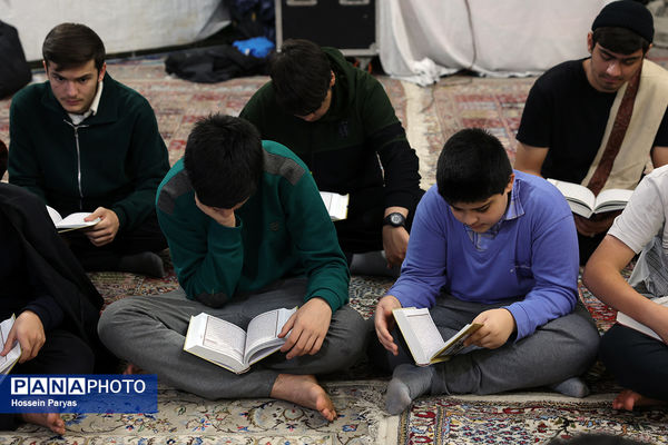 اعتکاف دانش‌آموزی در مسجد جامع امام جعفر صادق(ع) اقدسیه