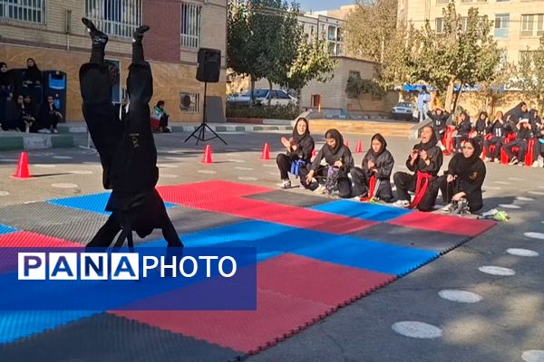 برگزاری انتخابات انجمن‌های ورزشی در دبیرستان زینبیه۲ شهریار