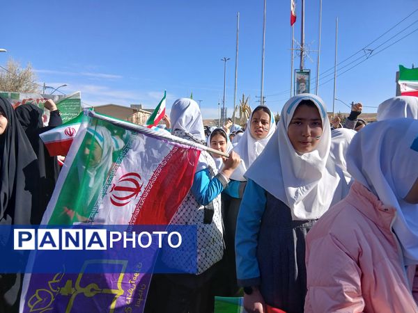 حضور پرشور فرهنگیان و دانش‌آموزان چاراویماق در یوم‌الله  ۱۳ آبان