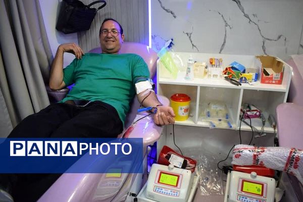 بازدید مدیر آموزش و پرورش بهاباد از پایگاه انتقال خون در بیمارستان حکیم بهابادی