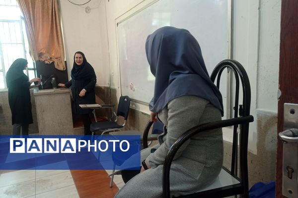 جلسه دیدار معلمان و اولیا در آموزشگاه پویش ناحیه ۳شیراز 