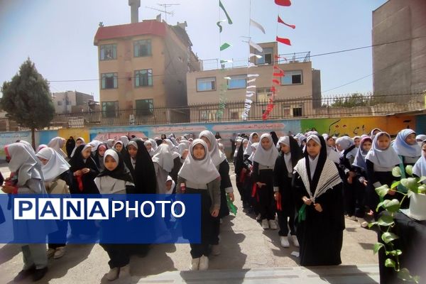 مراسم بزرگداشت شهید سید حسن نصرالله در دبستان شاهد حاج تقی آقا بزرگ ناحیه یک مشهد