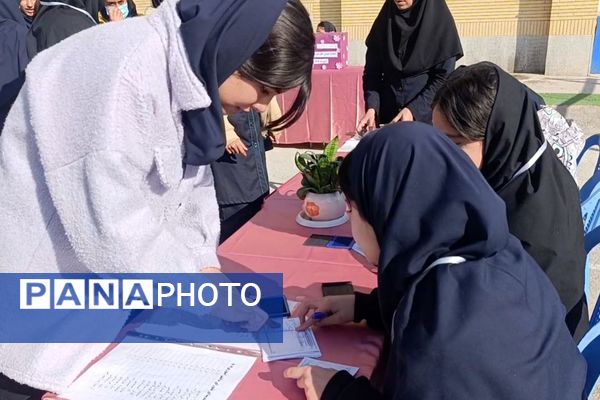 انتخابات شورای دانش آموزی در دبیرستان مهر نیشابور