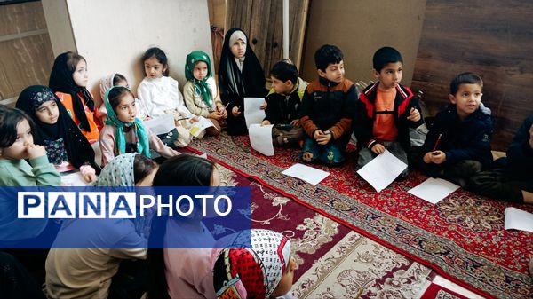 برپایی غرفه کودک در نمازجمعه کاشمر