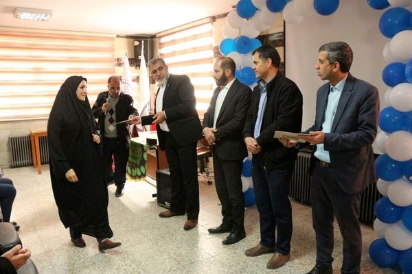 بزرگداشت روز زن و تجلیل از بانوان شاغل در آموزش‌وپرورش 