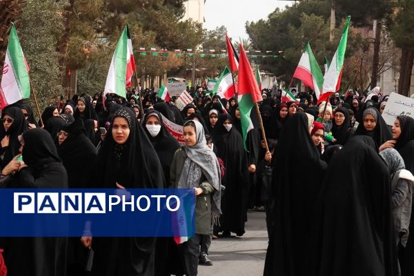 حضور پر شور مردم اردکان در راهپیمایی ۲۲ بهمن 