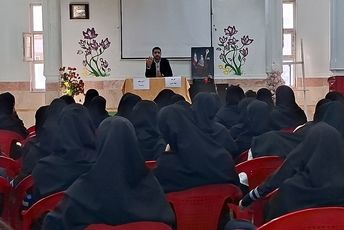 جلسه ارتقای سطح آگاهی دانش‌آموزان در حوزه جهاد تبیین در دبیرستان زینبیه ۲ شهریار