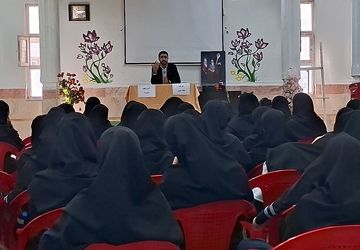 جلسه ارتقای سطح آگاهی دانش‌آموزان در حوزه جهاد تبیین در دبیرستان زینبیه ۲ شهریار