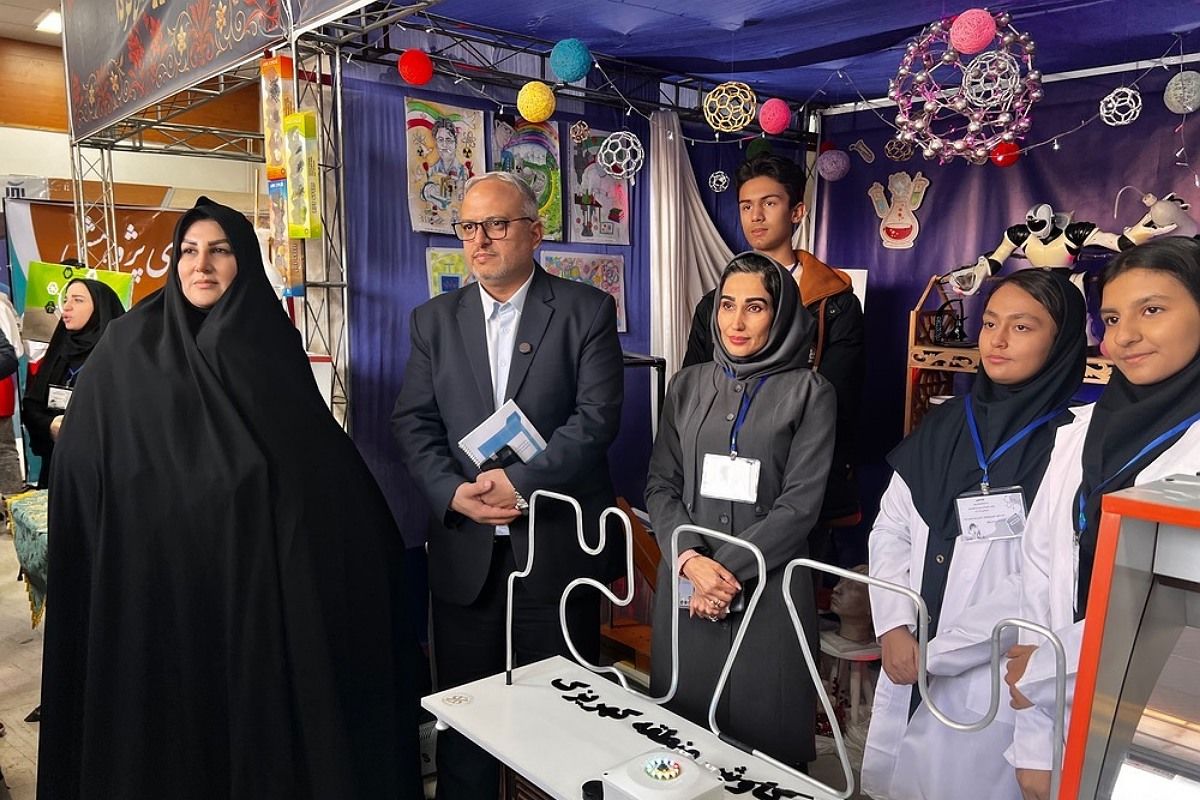 پژوهش‌سرای کاوش کهریزک، کانون توجه نخستین روز نمایشگاه دستاوردهای دانش‌آموزی استان