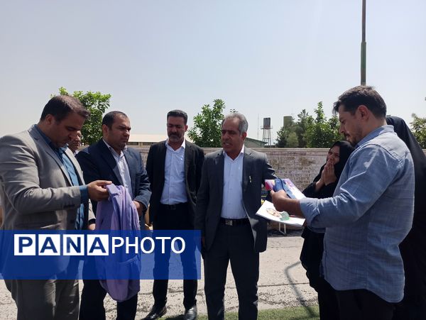 توزیع ٥٠٠ بسته کیف و لوازم التحریر میان دانش‌آموزان نیازمند در آموزش و پرورش ناحیه 3 شیراز