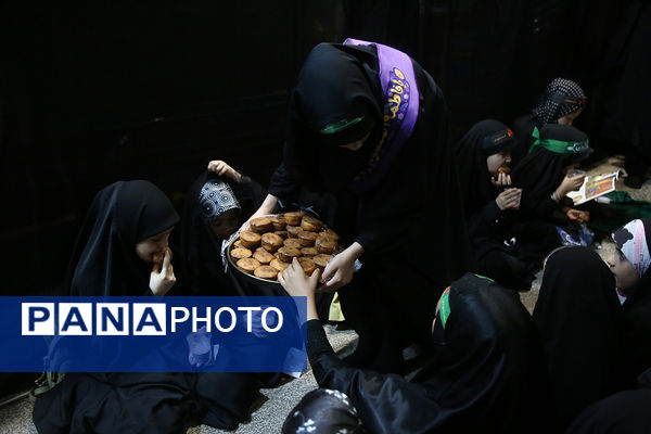عزاداری کودکان هیات «زیر گنبد طلا» برای دختر سه ساله امام حسین(ع)