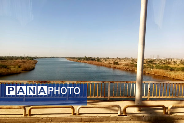 قدمگذاشتن دانشآموزان رباطکریم بر خاک مقدس شلمچه