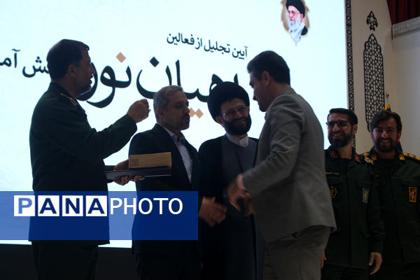 همایش تقدیر از فعالان اردوهای راهیان نور دانش‌آموزی در قم