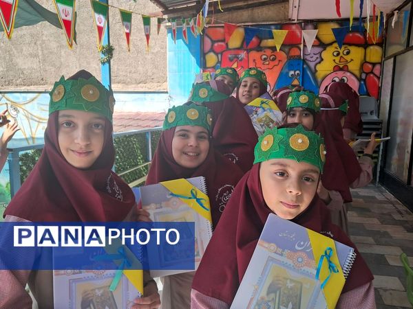 جشن قرآن با حضور دانش‌آموزان در دبستان ارمغان هستی ناحیه 3 کرج (سطح 3)