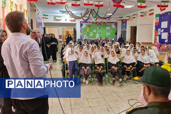مزین کردن کلاس مدارس به نام شهدا با حضور مدیر آموزش و پرورش ناحیه دو شهرری 