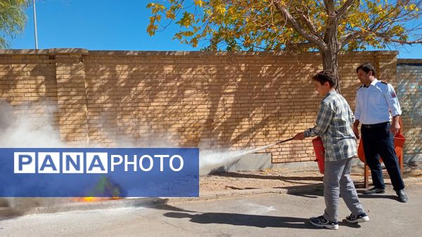 رزمایش پدافند غیر عامـل در دبیرستان نمونه دولتی شهید حاج قاسم سلیمانی شهرستان بن 