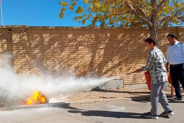 رزمایش پدافند غیر عامـل در دبیرستان نمونه دولتی شهید حاج قاسم سلیمانی شهرستان بن 