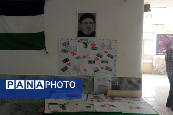 نمایشگاهی به نام نمایشگاه جبهه مقاومت در دبیرستان دخترانه دلیری 