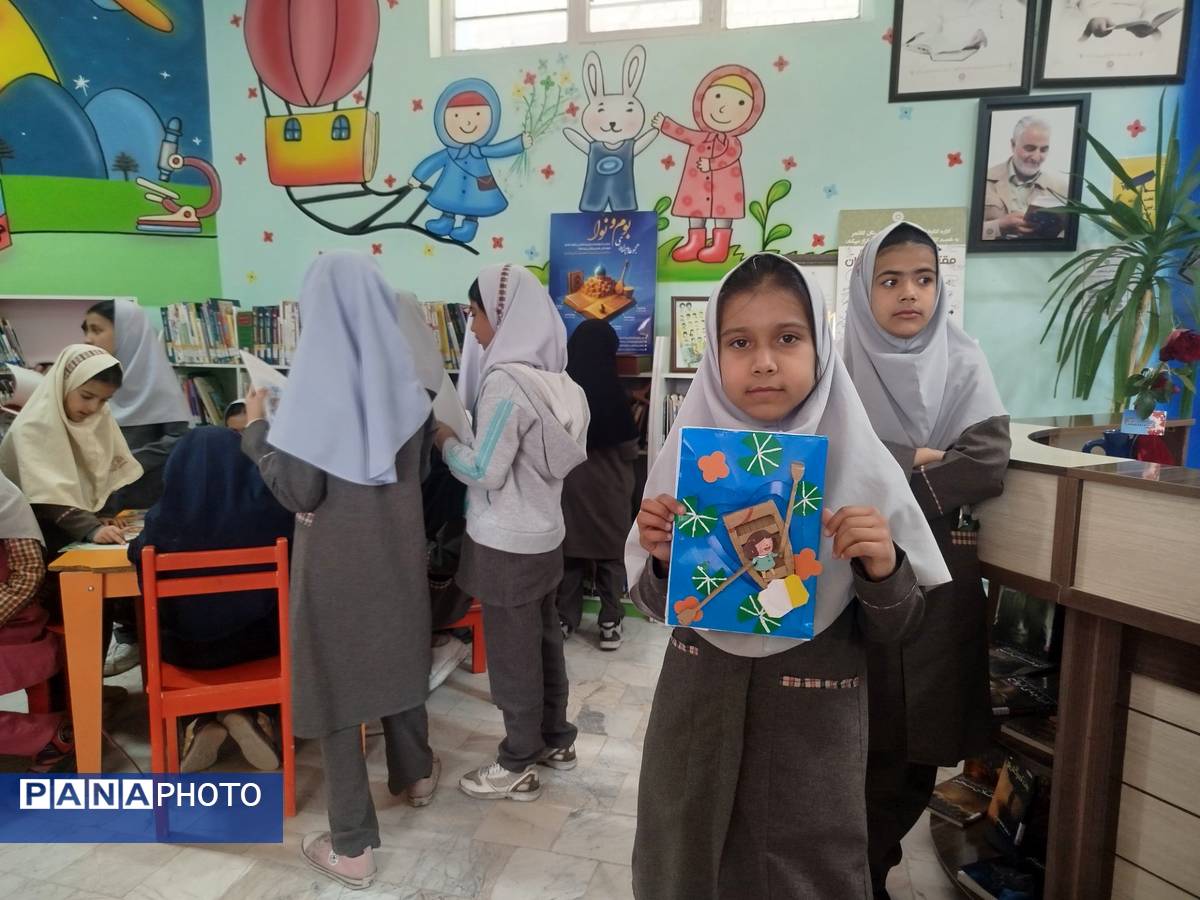 ساخت کتابچه‌های دست‌ساز در دبستان شهید نجفی فدافن