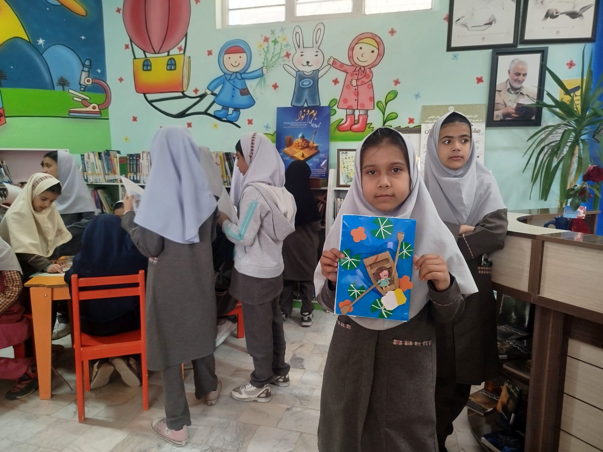 ساخت کتابچه‌های دست‌ساز در دبستان شهید نجفی فدافن