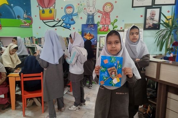 ساخت کتابچه‌های دست‌ساز در دبستان شهید نجفی فدافن