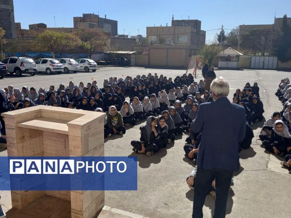 جشن روز دانش آموز در مدرسه نمونه وکیلی ۱۰ استاد شفیعی کدکنی