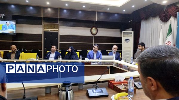 نشست هم‌اندیشی اساتید قرآنی با مسئولان وزارت آموزش و پرورش در تبریز