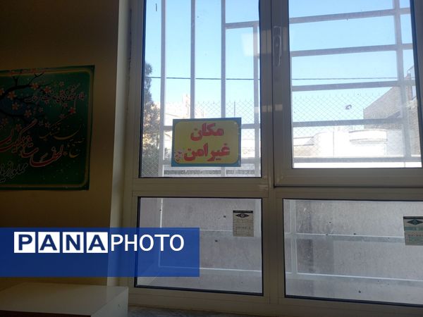 اجرای مانور زلزله در دبستان فرهنگ فرازمند