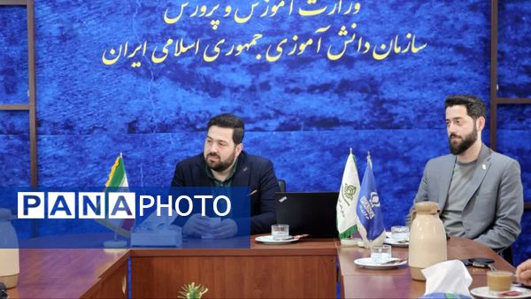 جلسه هماندیشی رئیس سازمان دانشآموزی استان با مدیران مدرسه