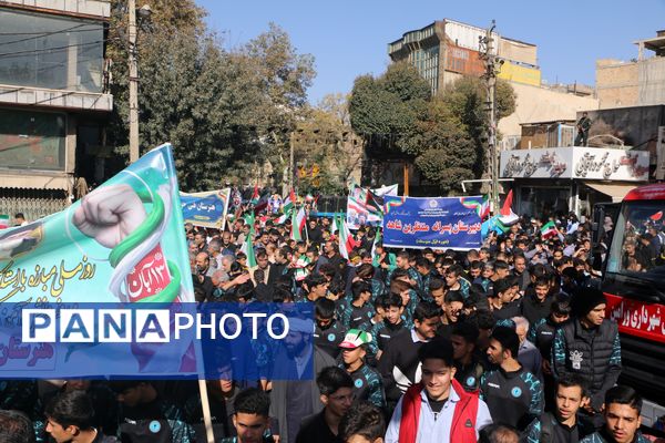 فریاد استکبار ستیزی از ورامین طنین انداز شد