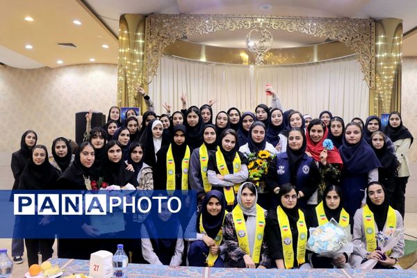 جشن فارغ‌التحصیلی دانش‌آموزان دختر بروجنی