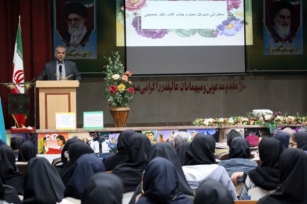 خط ۱۵۷۰ به عنوان پشتیبان دائمی در کنار دانش آموزان است