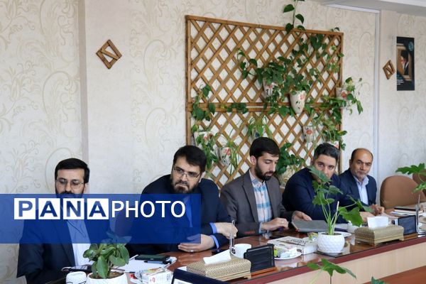 نشست هم‌اندیشی معاونت پرورشی و فرهنگی اداره‌کل آموزش و پرورش با ناحیه 4 مشهد