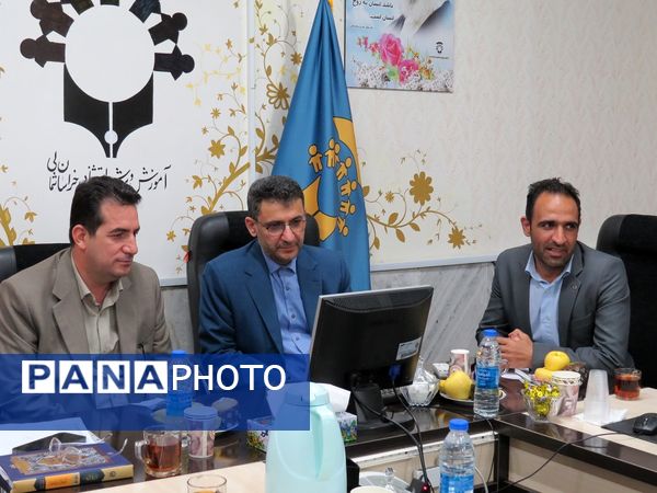 نشست معاون پیشگیری و تشخیص توانبخشی سازمان آموزش پرورش استثنایی کشور با مدیران مرکز  استان