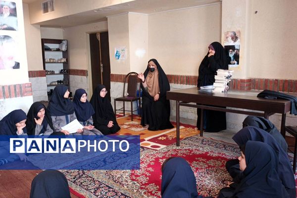 محفل انس با قرآن کریم در مدرسه نرگس و فرهیختگان2 پردیس