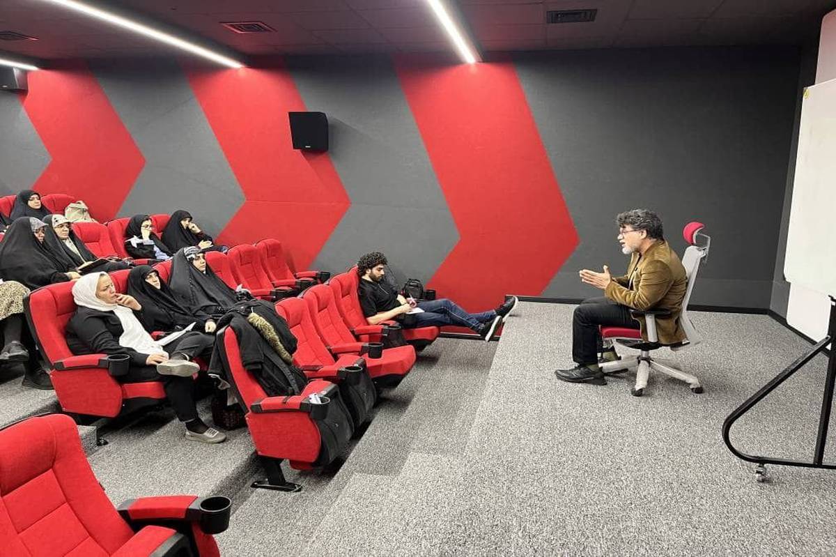 دوره نویسندگی نگارستان داستان آغاز شد