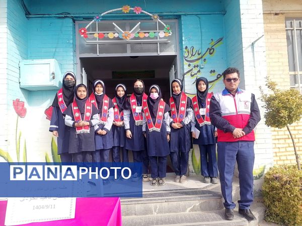  آموزش نحوه پناهگیری وآمادگی برای  مانور زلزله