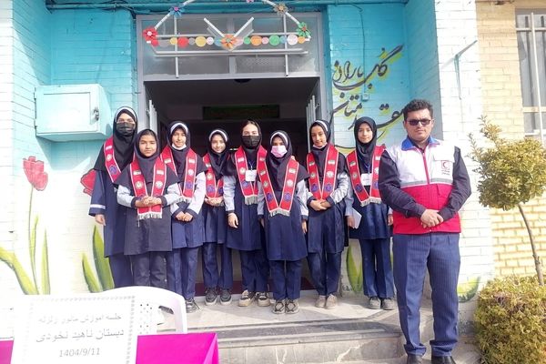  آموزش نحوه پناهگیری وآمادگی برای  مانور زلزله