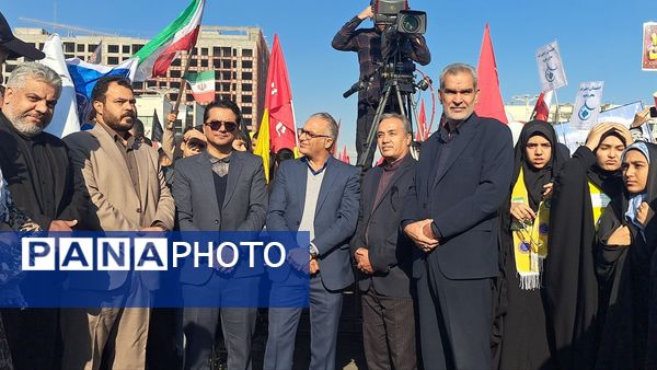 اجتماع عظیم دانش‌آموزان شهر مشهد به مناسبت روز دانش‌آموز