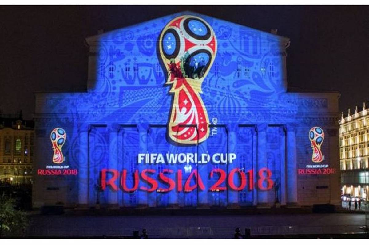 پخش بازیهای فوتبال جام جهانی در بوستان ملت چناران