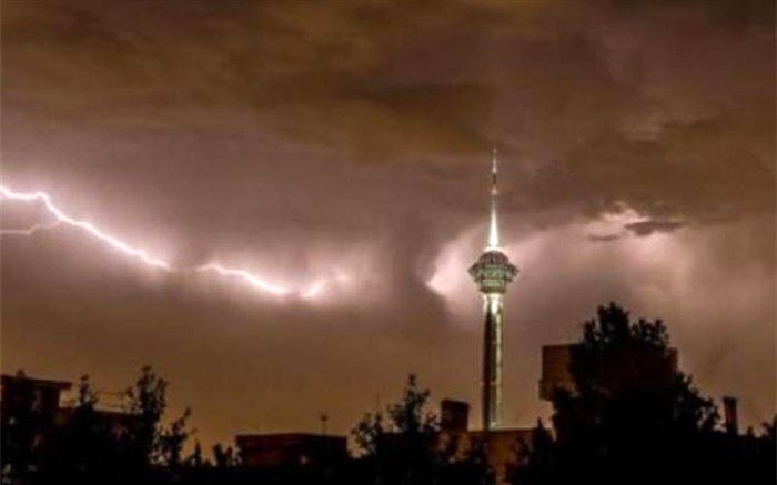 توفان با سرعت 85 کیلومتر بر ساعت تهران را در نوردید