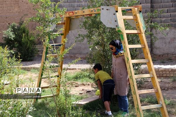 بازدید اعضای سازمان دانش آموزی  از اولین مدرسه طبیعت استان یزد