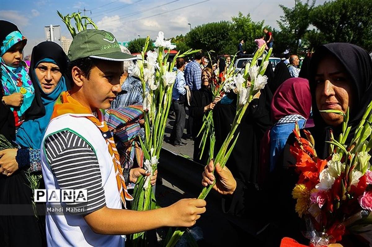 شور دانش‌آموزی در مصلای تهران