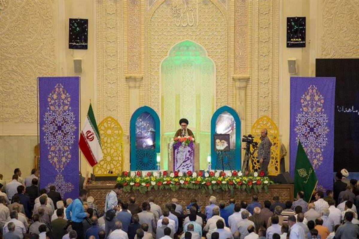 خطیب نماز عید فطر  شیراز: هیچ تهدیدی تاکنون نتوانسته مردم ایران را ناامید سازد