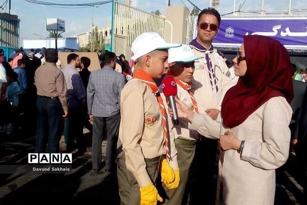 حضور پیشتازان شهرستانهای تهران در مصلی امام خمینی(ره) و استقبال از نمازگزاران