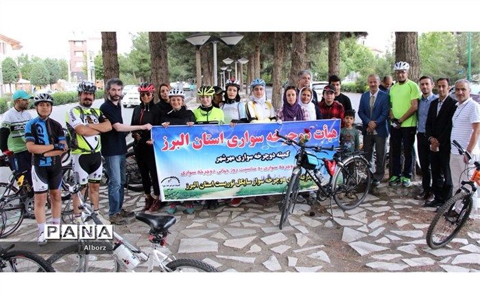 بدرقه بانوی دوچرخه سوار البرزی با شعار هوای پاک