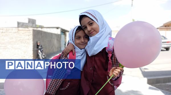 شکوفه‌های لبخند در جشن شکوفه‌ها؛ آغاز فصل دانش‌آموزی با شادی و هیجان