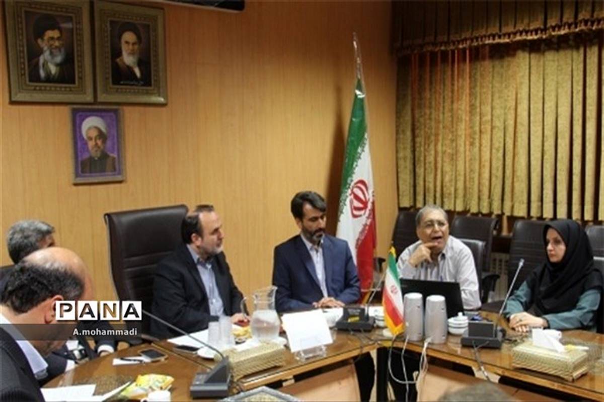 جلسه مشترک آموزش وپرورش ناحیه 2 اصفهان با اتاق بازرگانی برگزار شد